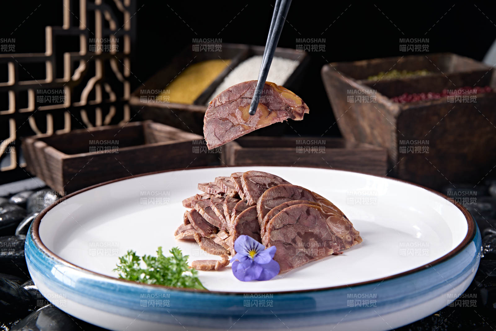 凉菜五香压牛腱切片