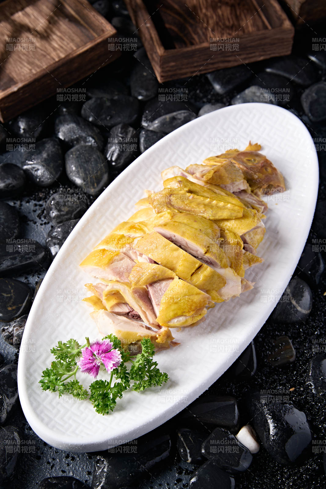 精美凉菜广式盐水白切鸡-摄影图