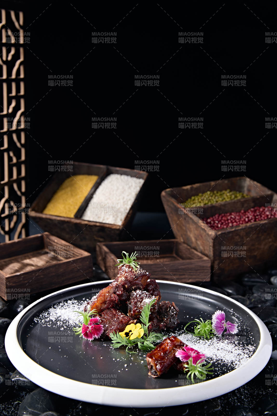 精美摆盘糖霜蜜汁醋香小排骨