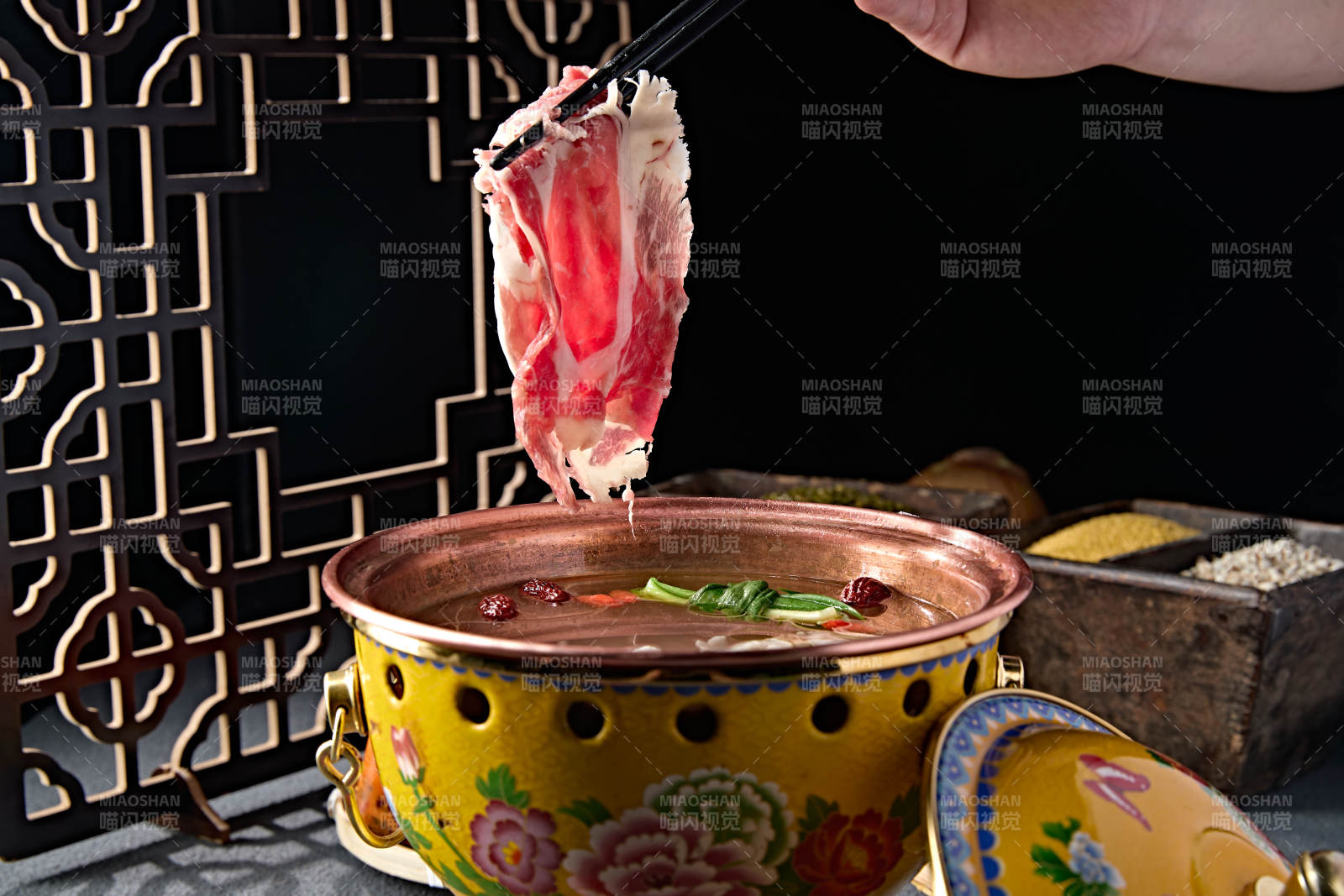 景泰蓝小火锅清汤高汤锅底图片