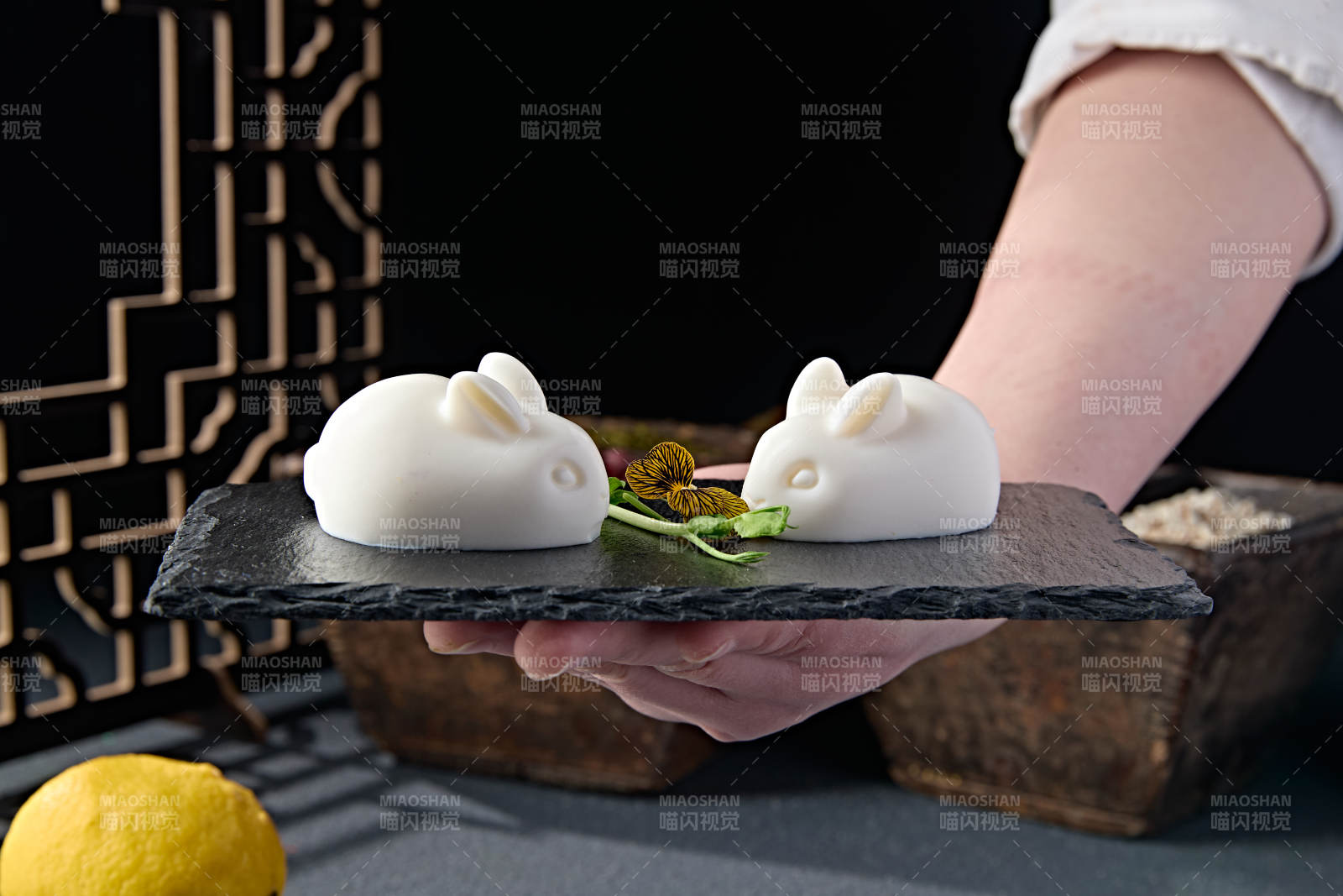 小白兔形状摇摇奶冻