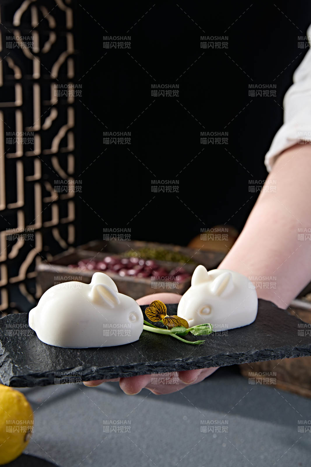 小白兔形状摇摇奶冻