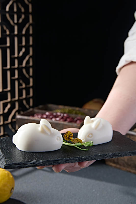 小白兔形状摇摇奶冻