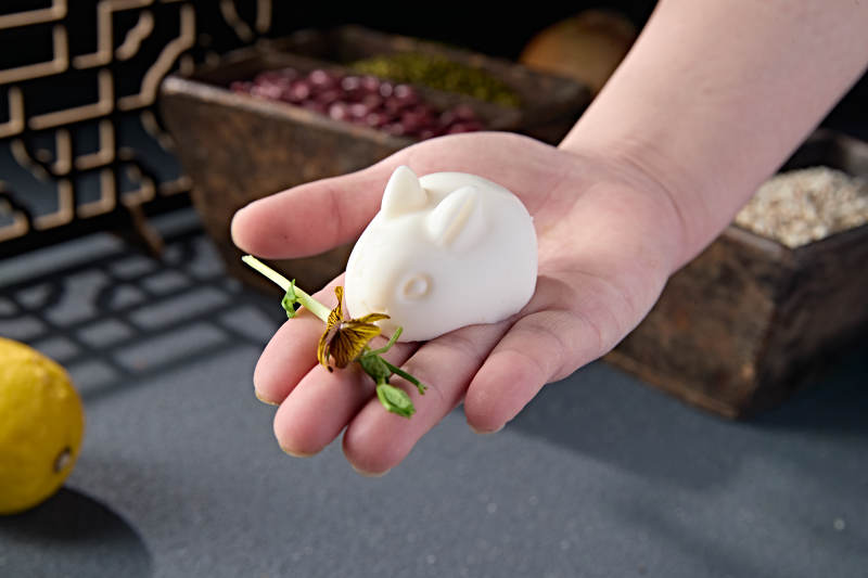 小白兔形状摇摇奶冻