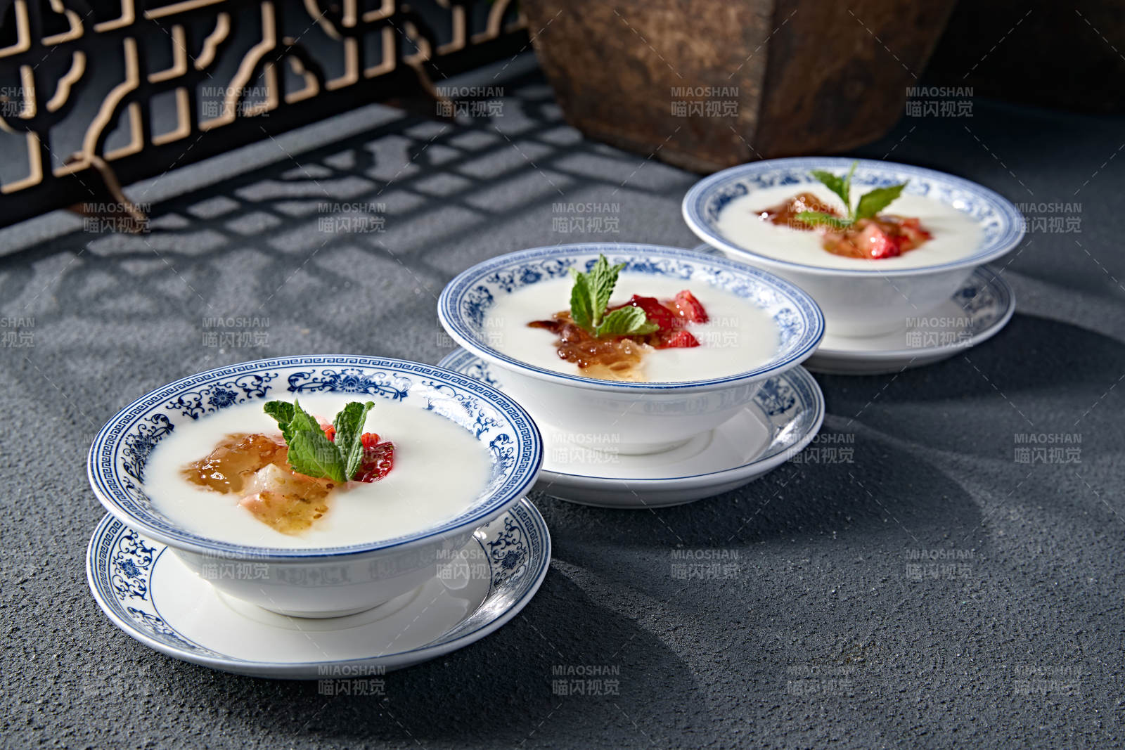 自制桃胶果粒纯酿老酸奶