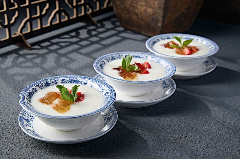 自制桃胶果粒纯酿老酸奶