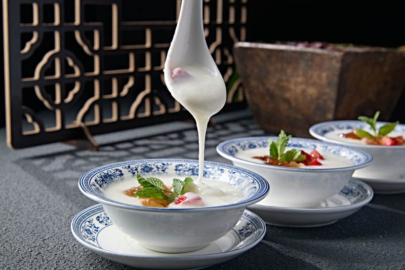 自制桃胶果粒纯酿老酸奶