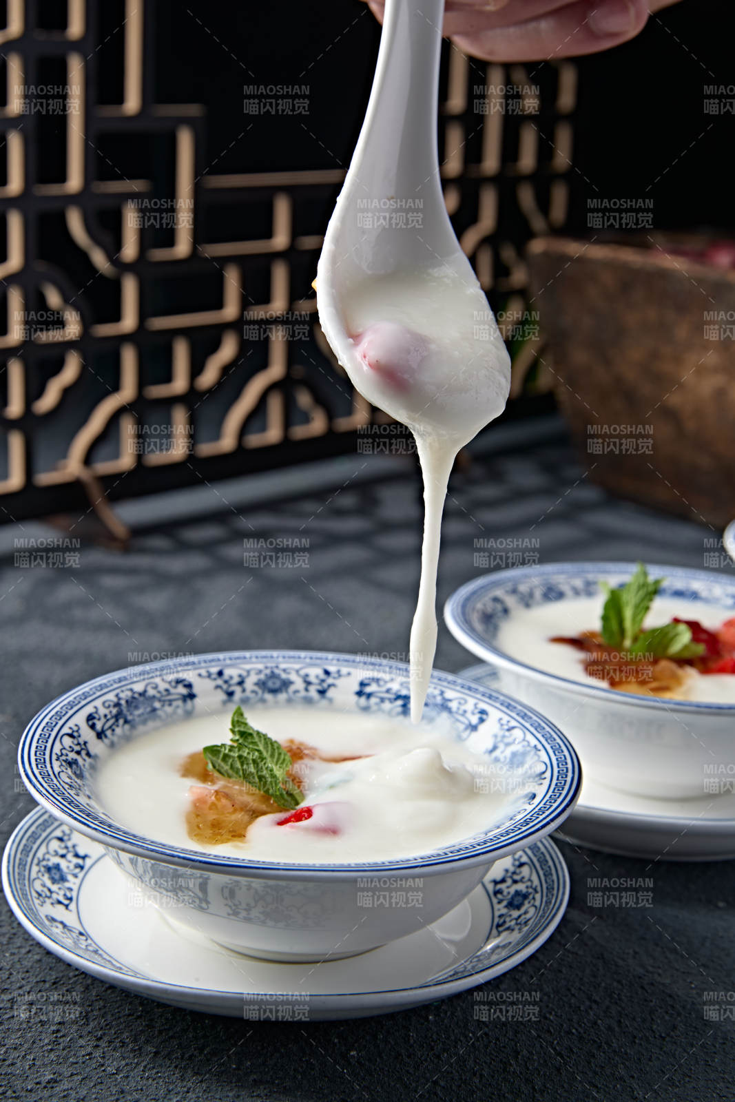 自制桃胶果粒纯酿老酸奶