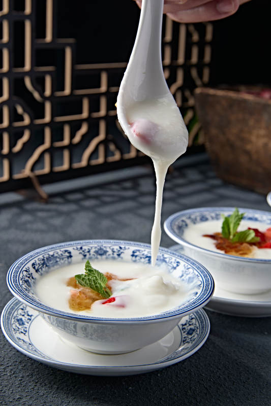 自制桃胶果粒纯酿老酸奶