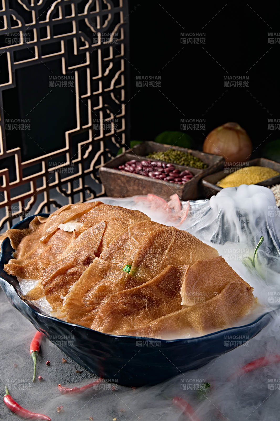 美味火鍋食材鮮嫩大片毛肚