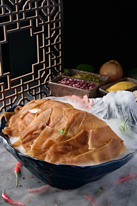 美味火锅食材鲜嫩大片毛肚