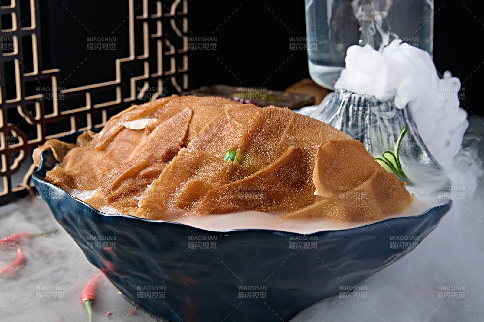 美味火鍋食材鮮嫩大片毛肚