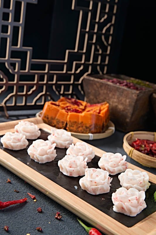 牡丹花造型的火锅龙虾丸