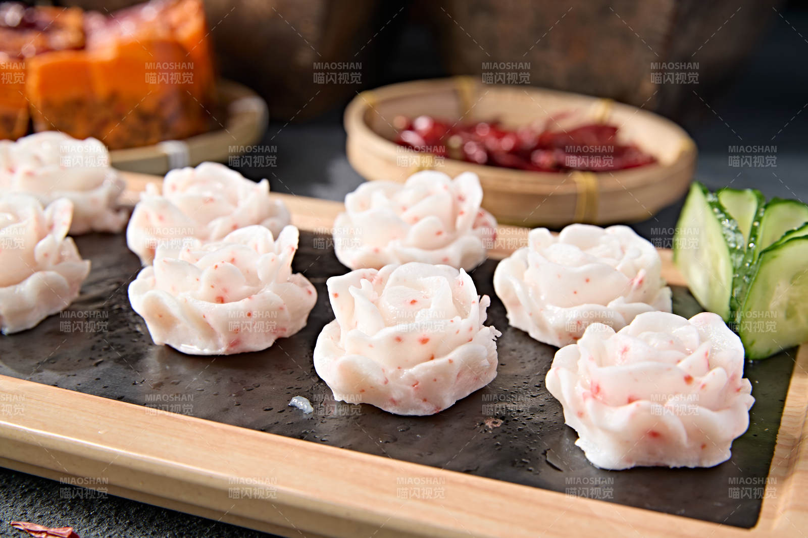 牡丹花造型的火锅龙虾丸