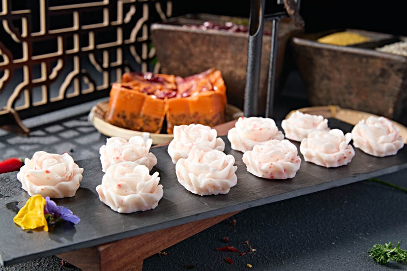 牡丹花造型的火锅龙虾丸