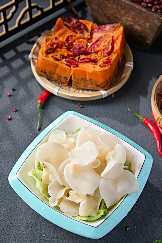 火锅食材一盘新鲜白木耳
