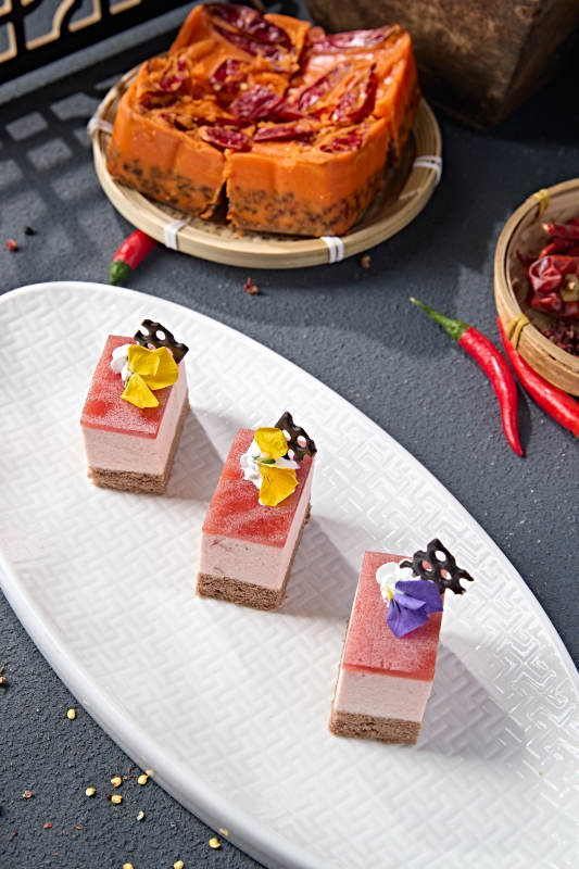 奶香慕斯草莓山楂果冻糕