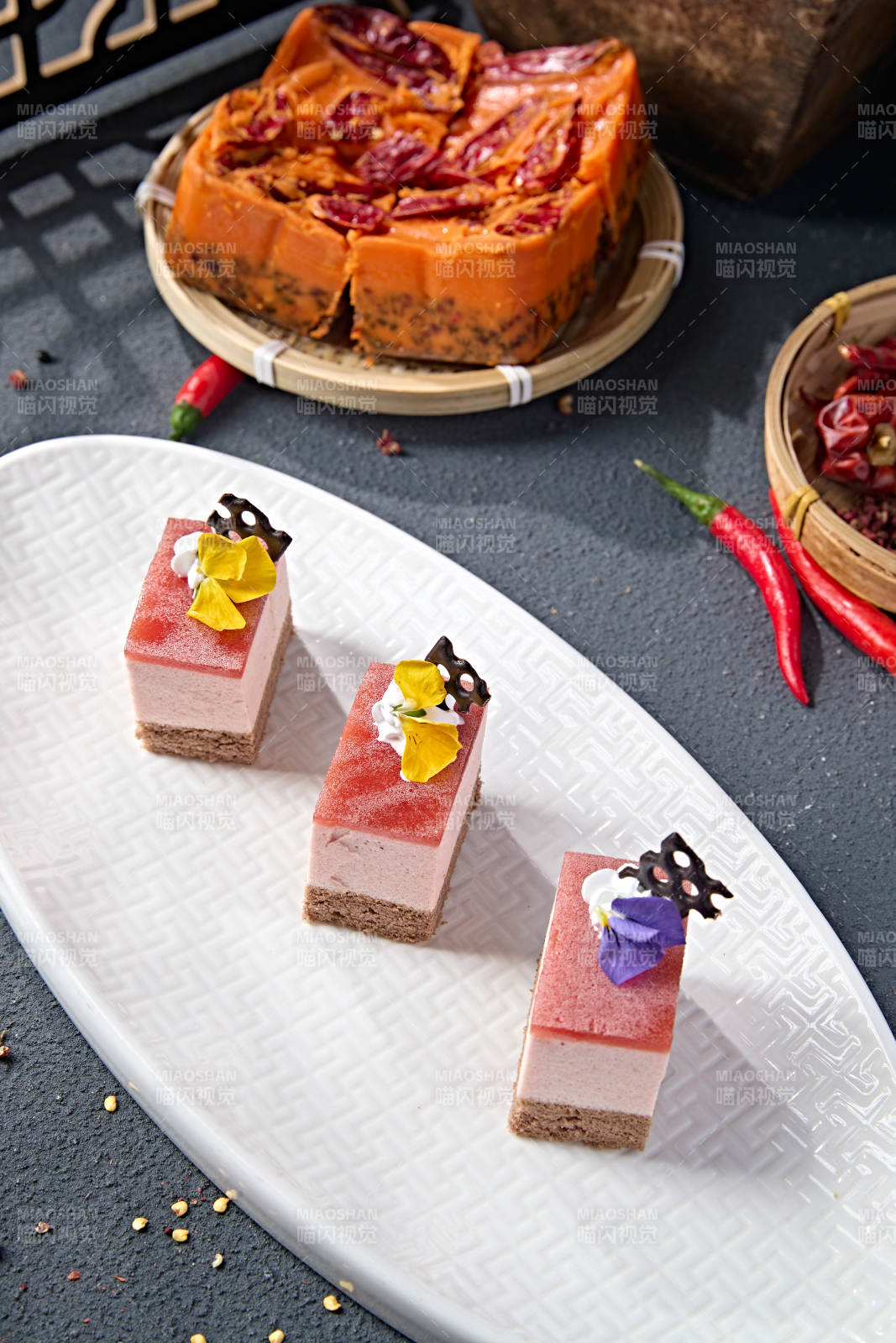 奶香慕斯草莓山楂果凍糕