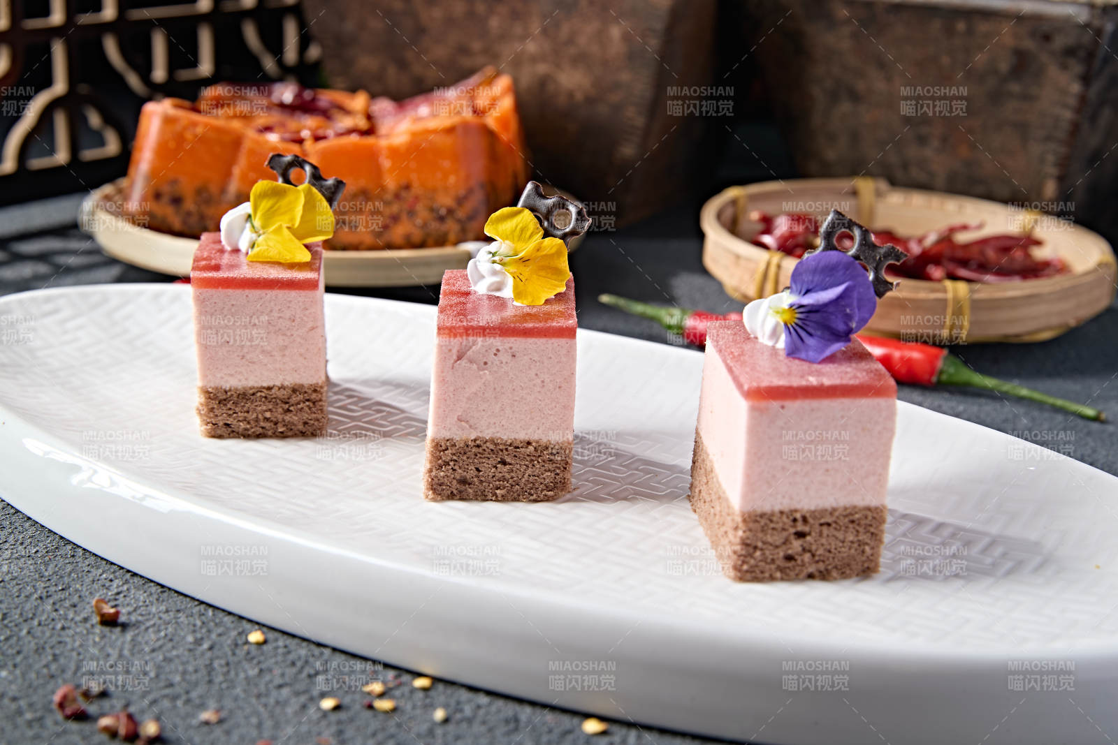 奶香慕斯草莓山楂果冻糕