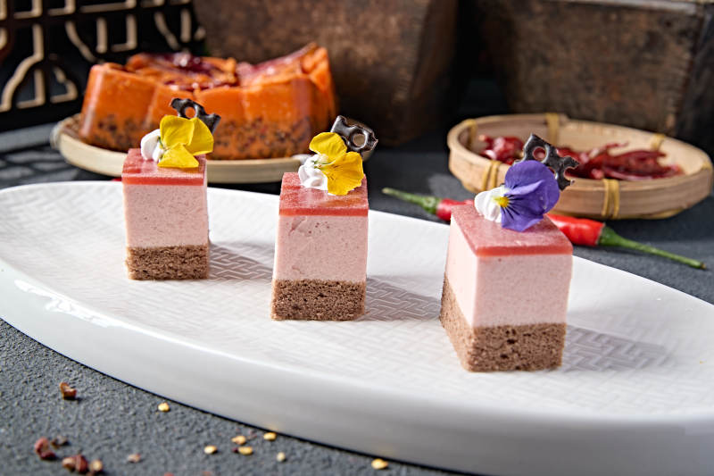 奶香慕斯草莓山楂果冻糕