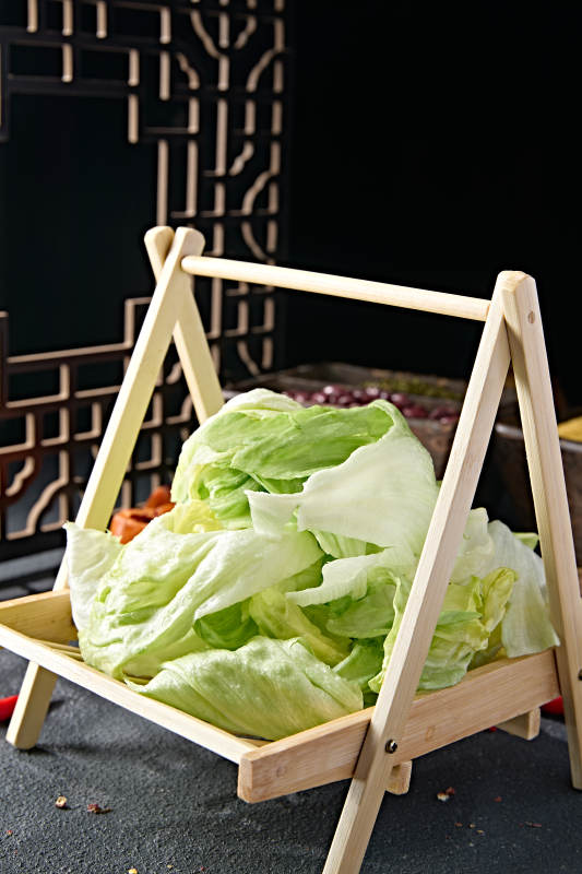 火锅食材一盘新鲜的圆生菜