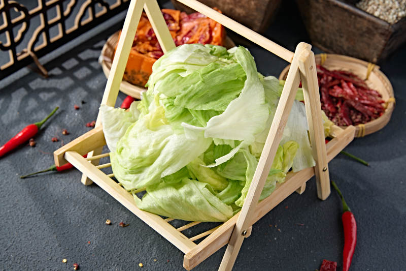 火锅食材一盘新鲜的圆生菜