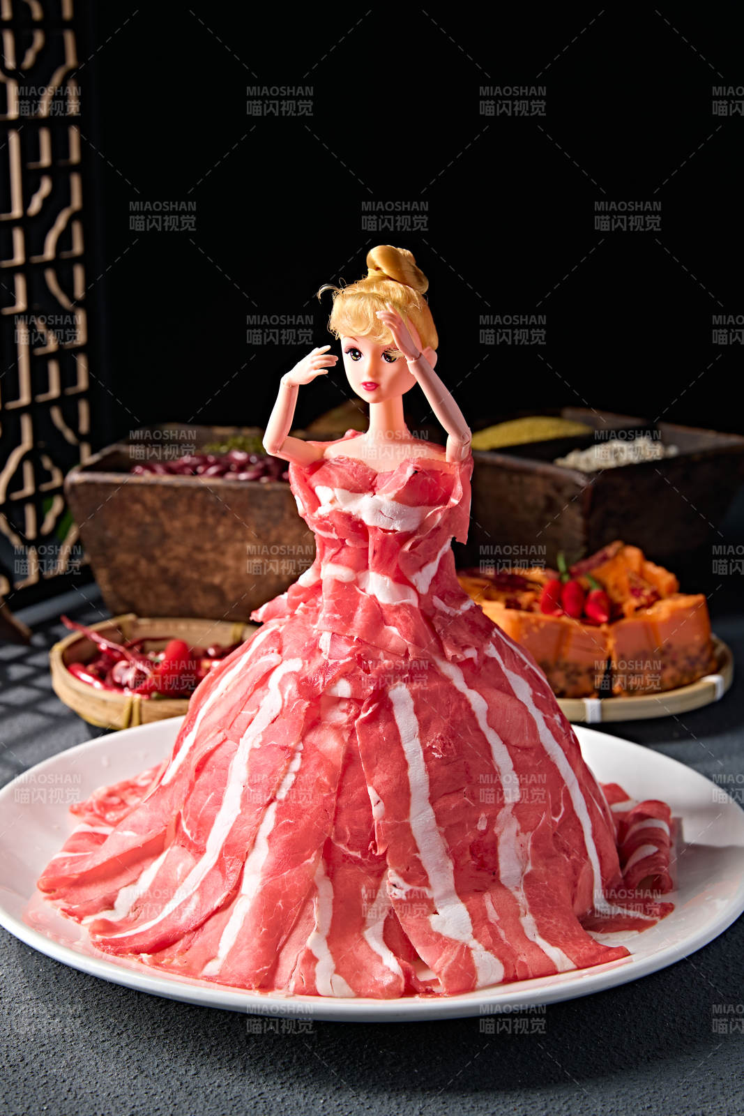 创意摆盘的顶级肥牛切片