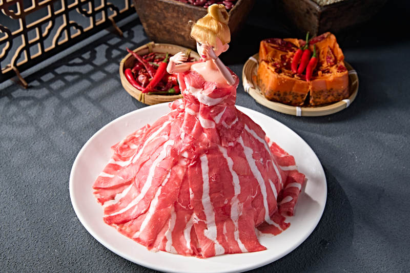 创意摆盘的顶级肥牛切片