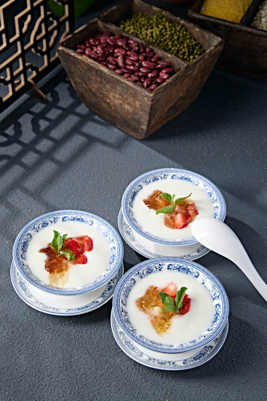 自制桃胶果粒纯酿老酸奶