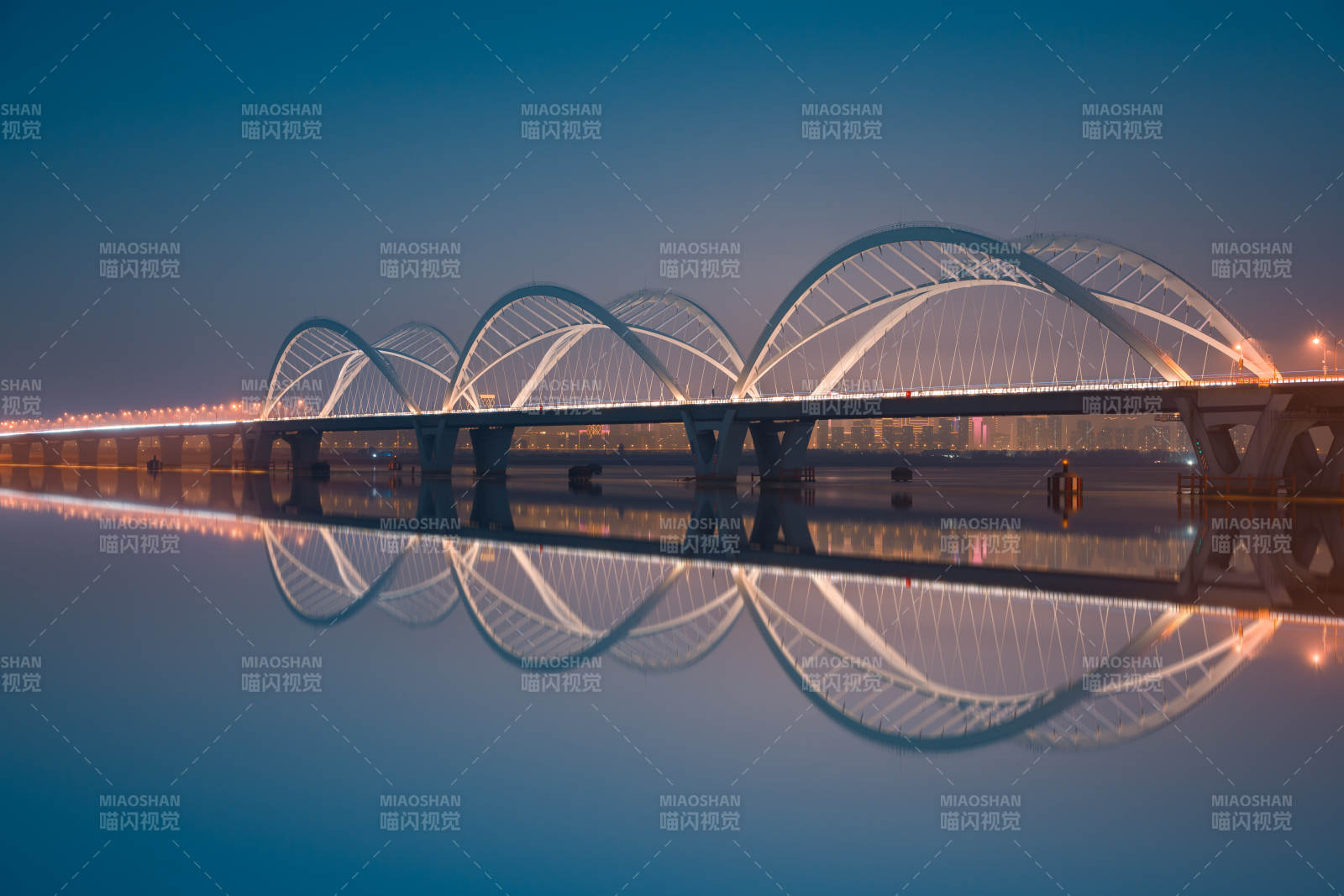 杭州钱塘江九堡大桥 影如诗夜景