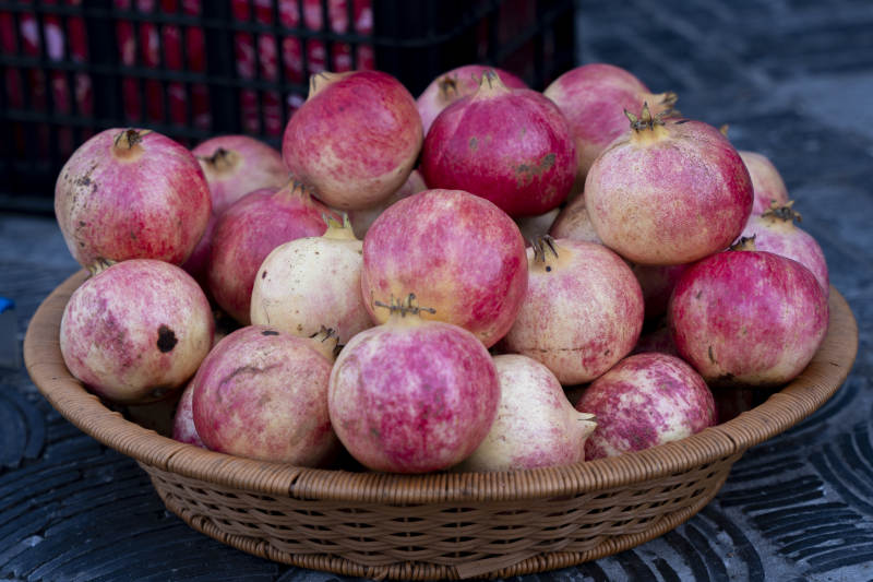 新鲜石榴满篮