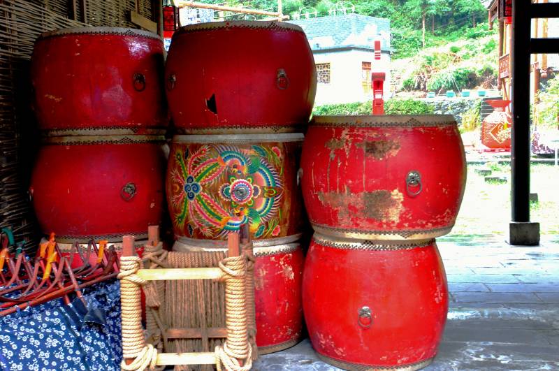 红鼓堆叠 色彩斑斓