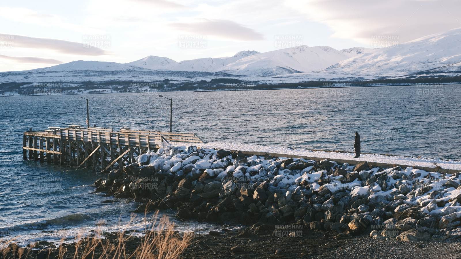 挪威雪岸码头静景