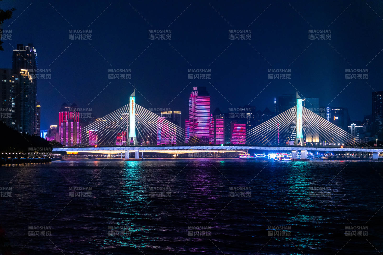 广州城市景观珠江两岸夜景夜色中的城市桥梁
