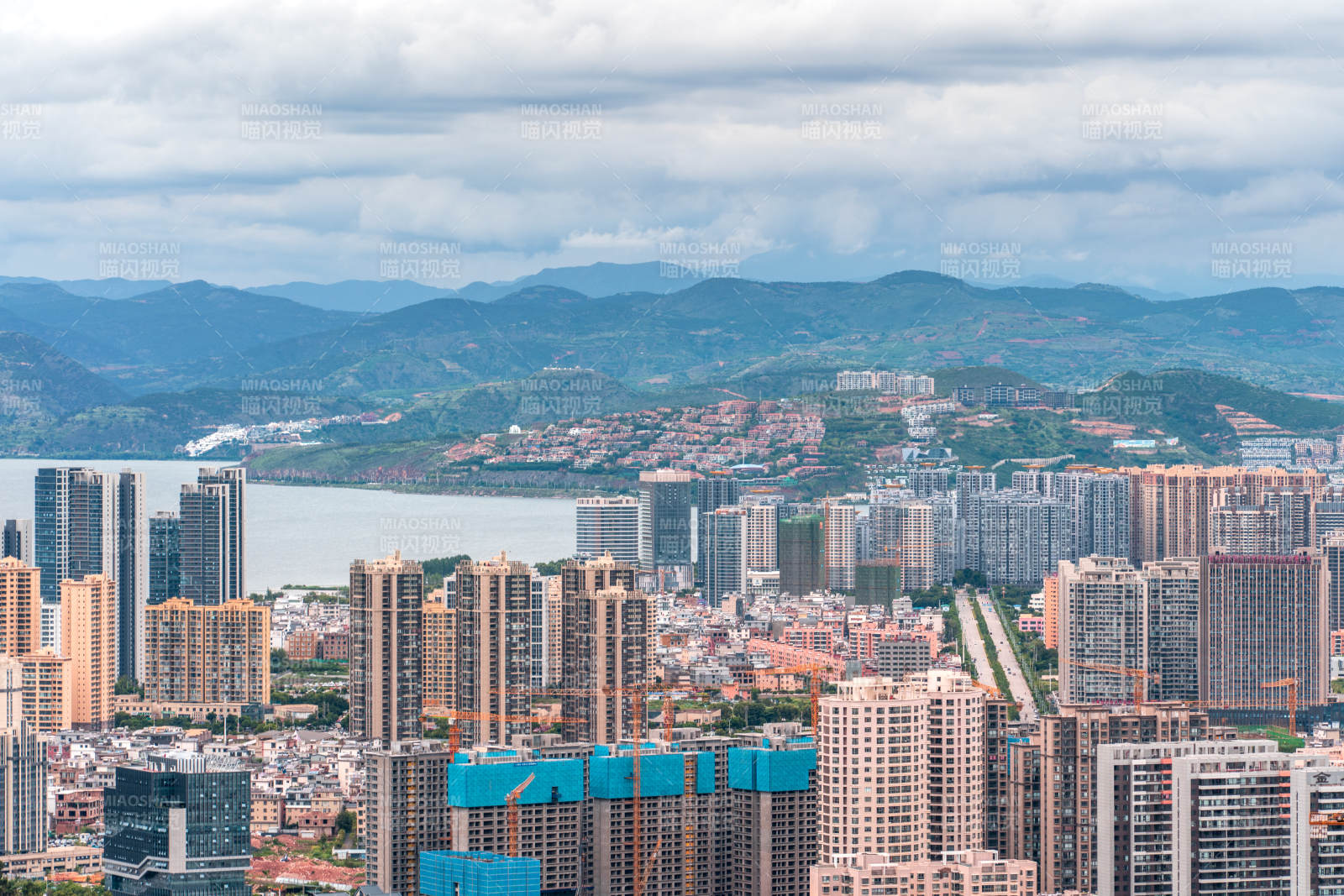 云南省大理市市区城市苍山洱海风光