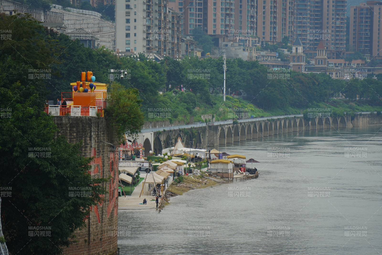 重慶江畔城市風(fēng)光