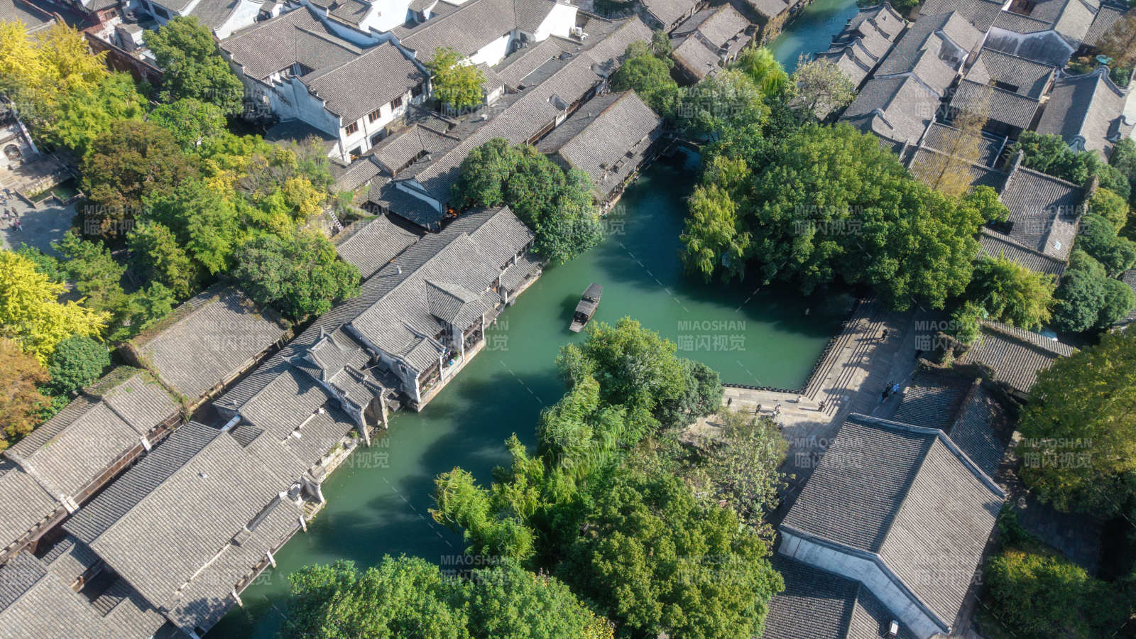 水乡古韵 绿树环绕