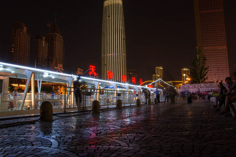 天津站码头夜景城市灯光璀璨