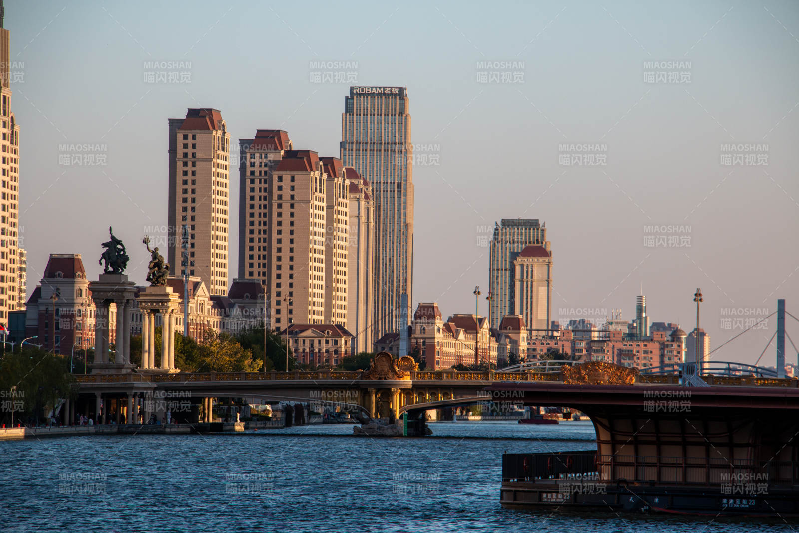 天津海河城市河畔风光