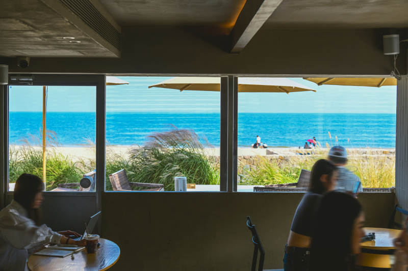 海边咖啡馆静谧时光