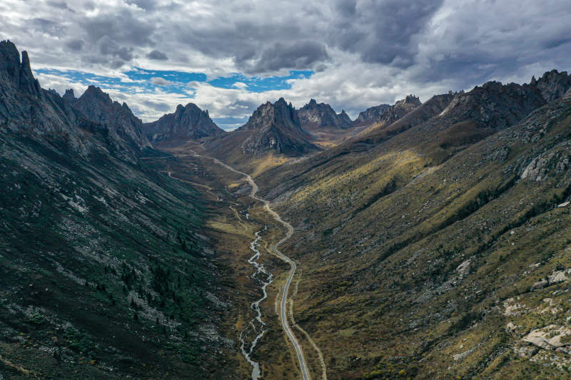 年寶葉則山間峽谷風光