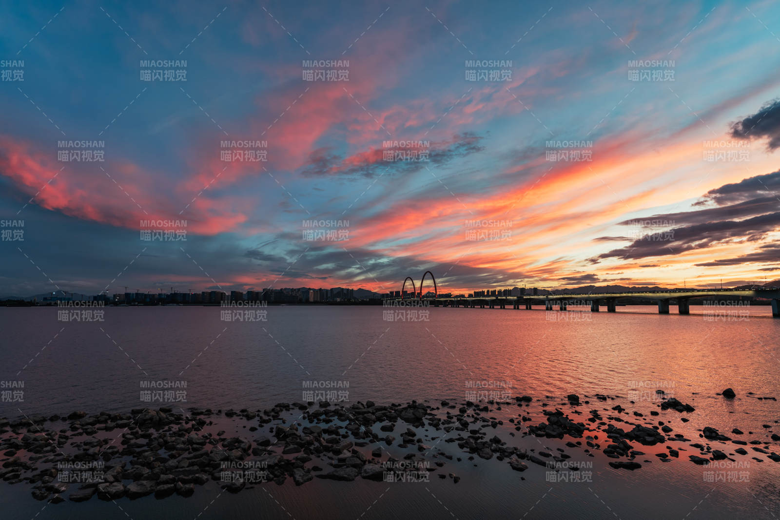 杭州之江大桥暮色火烧云