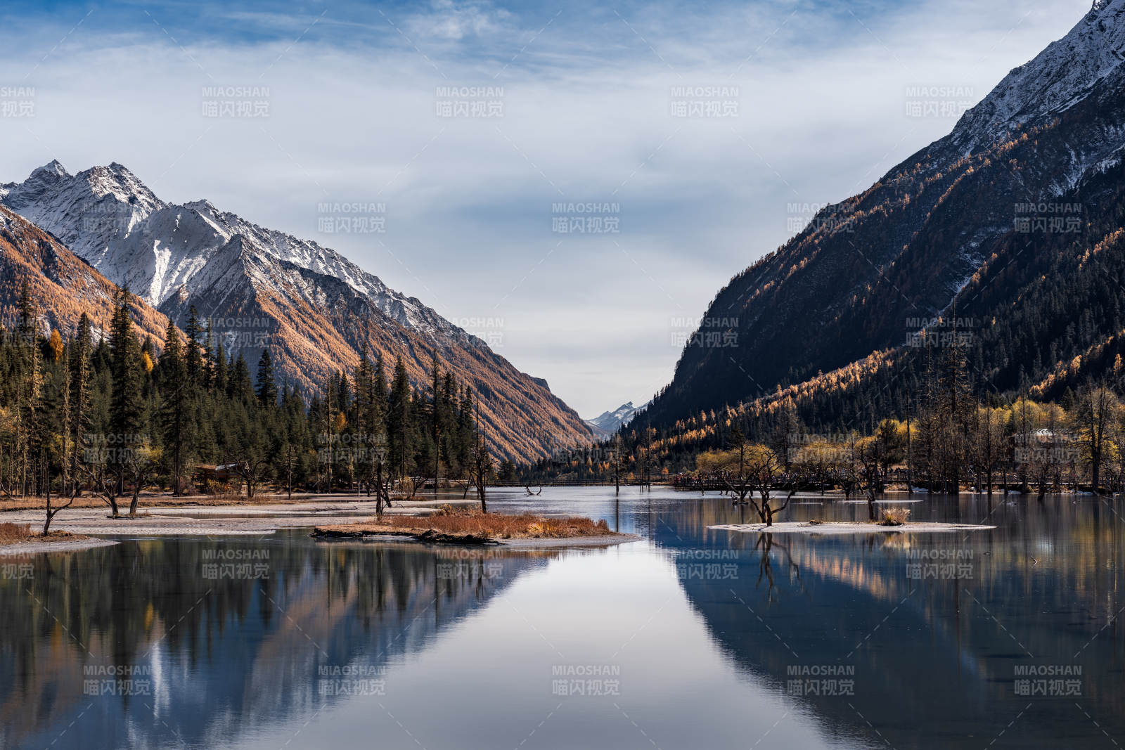 四川雙橋溝雪山湖光秋色
