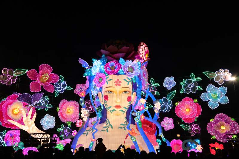 云南民族花灯美人夜景