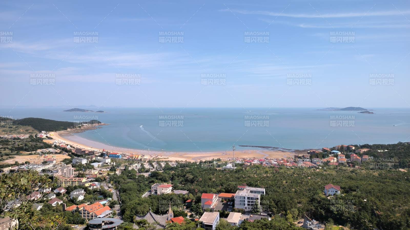 青岛崂山海滨小镇风光