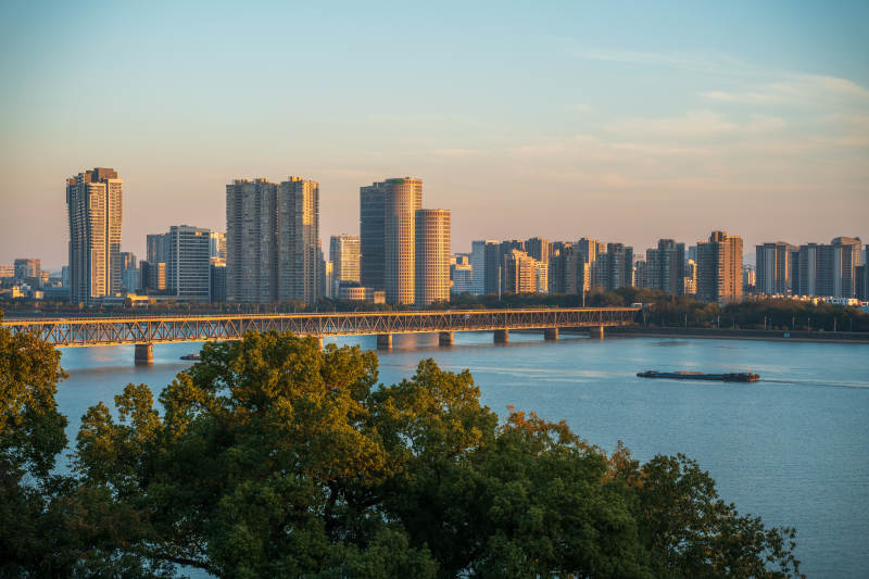 杭州钱塘江城市天际线与桥梁