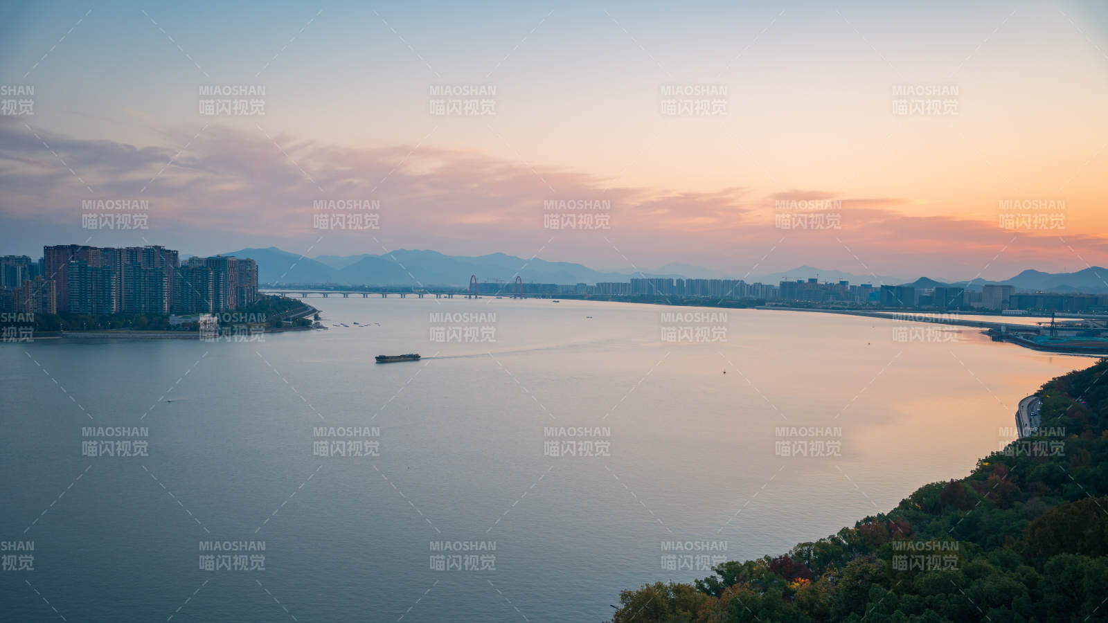 杭州钱塘江黄昏美景