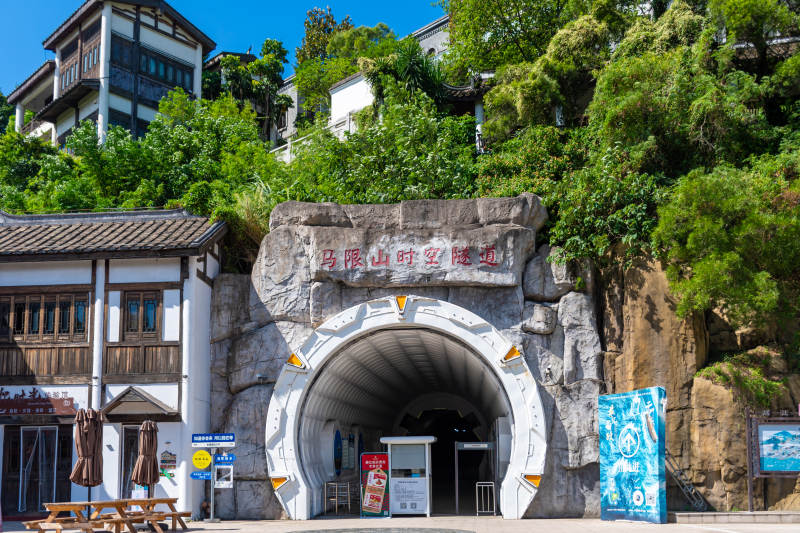 名胜山隧道入口