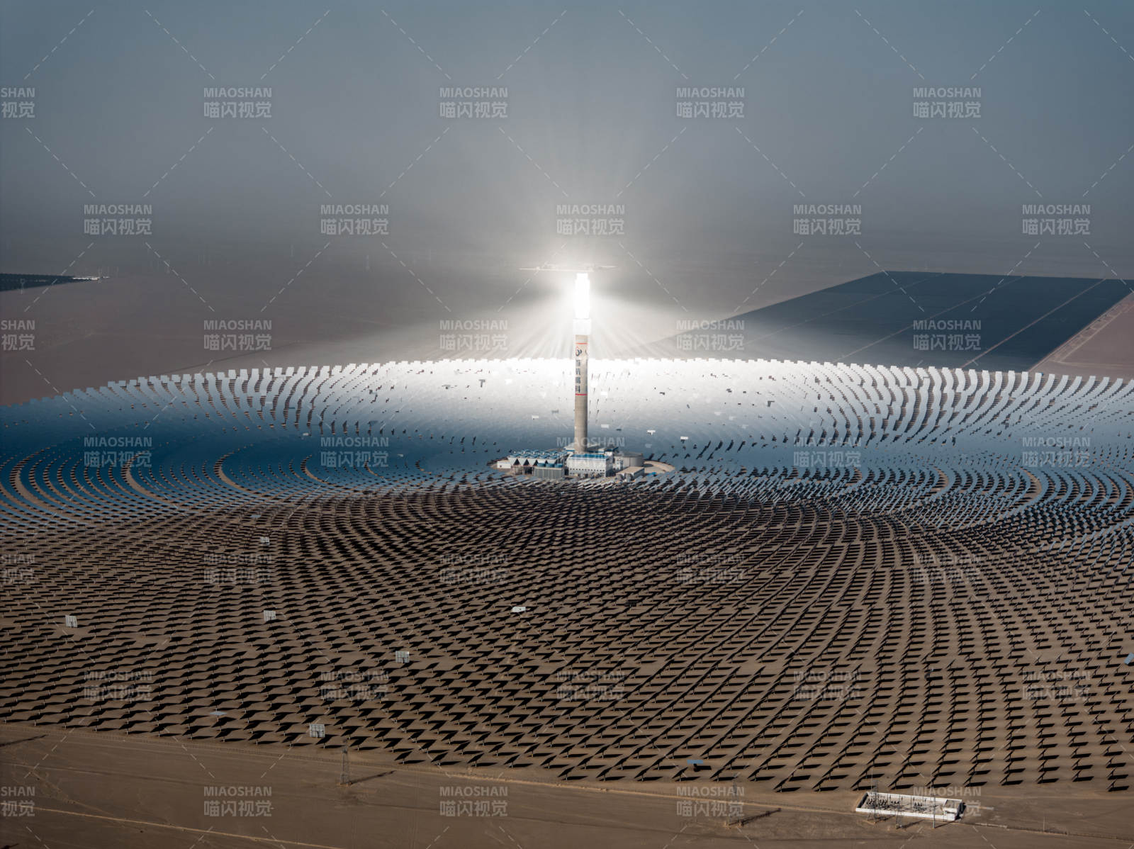 敦煌熔盐塔式光热电站绿色能源光伏发电全貌