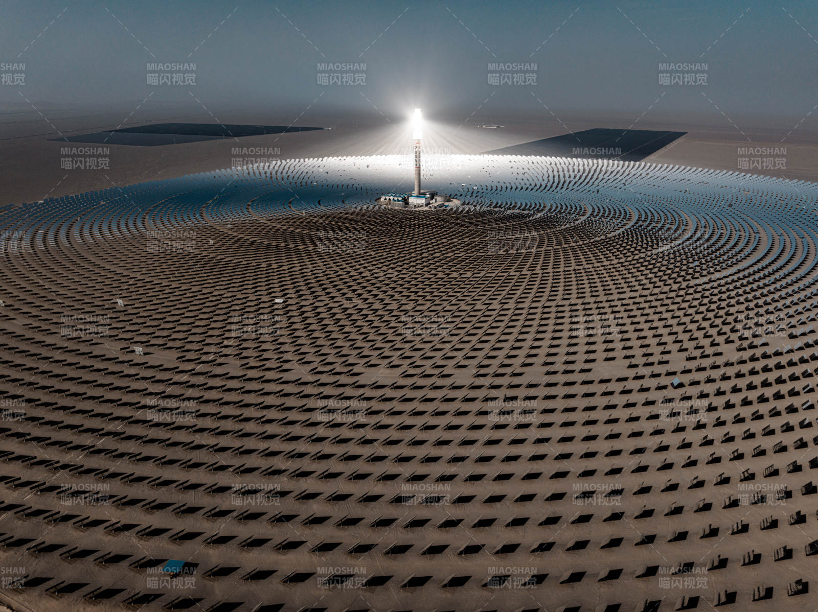 敦煌熔盐塔式光热电站绿色能源环保光伏发电